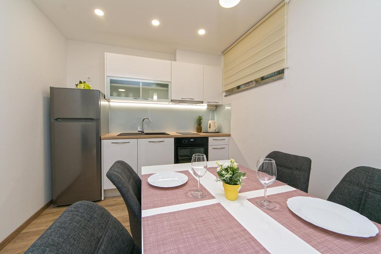 Apartments Vila Nadalina Delux Брела Экстерьер фото